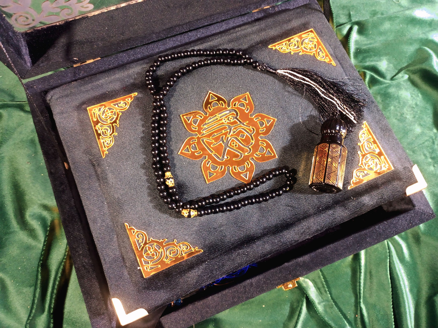 Luxury Quran box Gift Set in Premium Acrylic Box – Free Tasbih Included